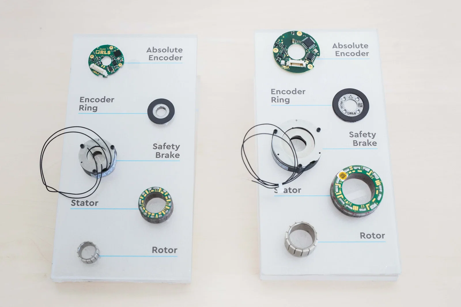 RD-ILM (left) and RD-ILM85 (right) servo kits on display RD-ILM (left) and RD-ILM85 (right) servo kits on display