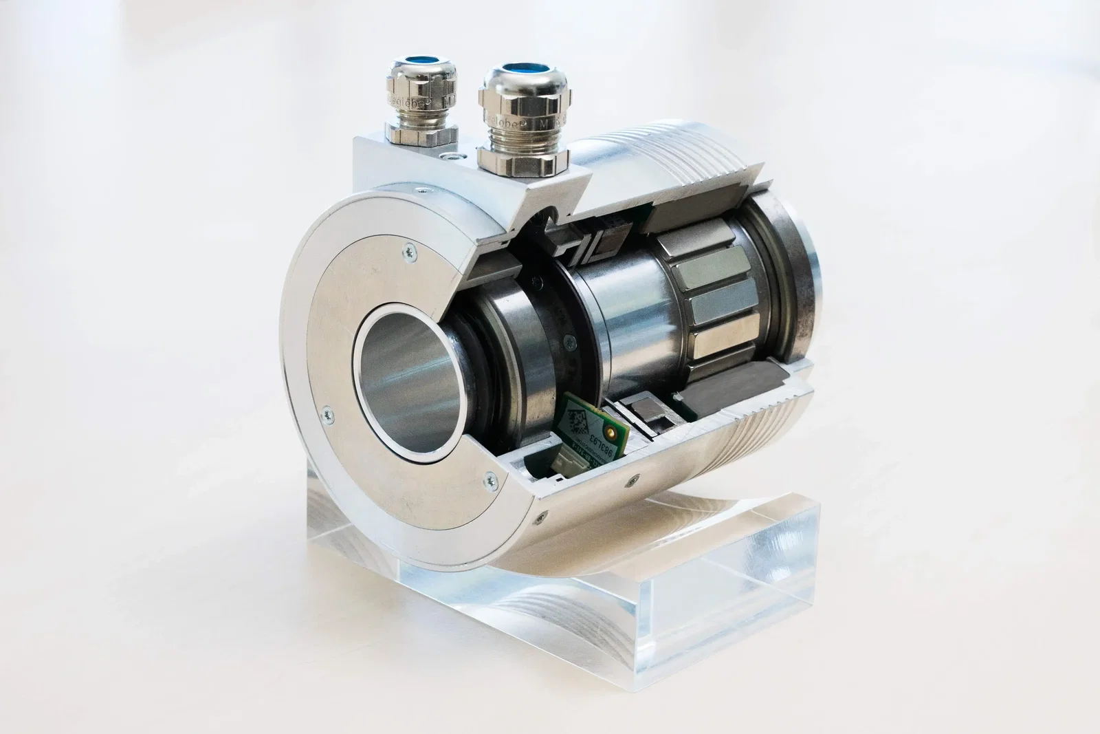 Cut-away of a TQ Drives hollow-shaft servomotor with an AksIMTM magnetic absolute encoder.