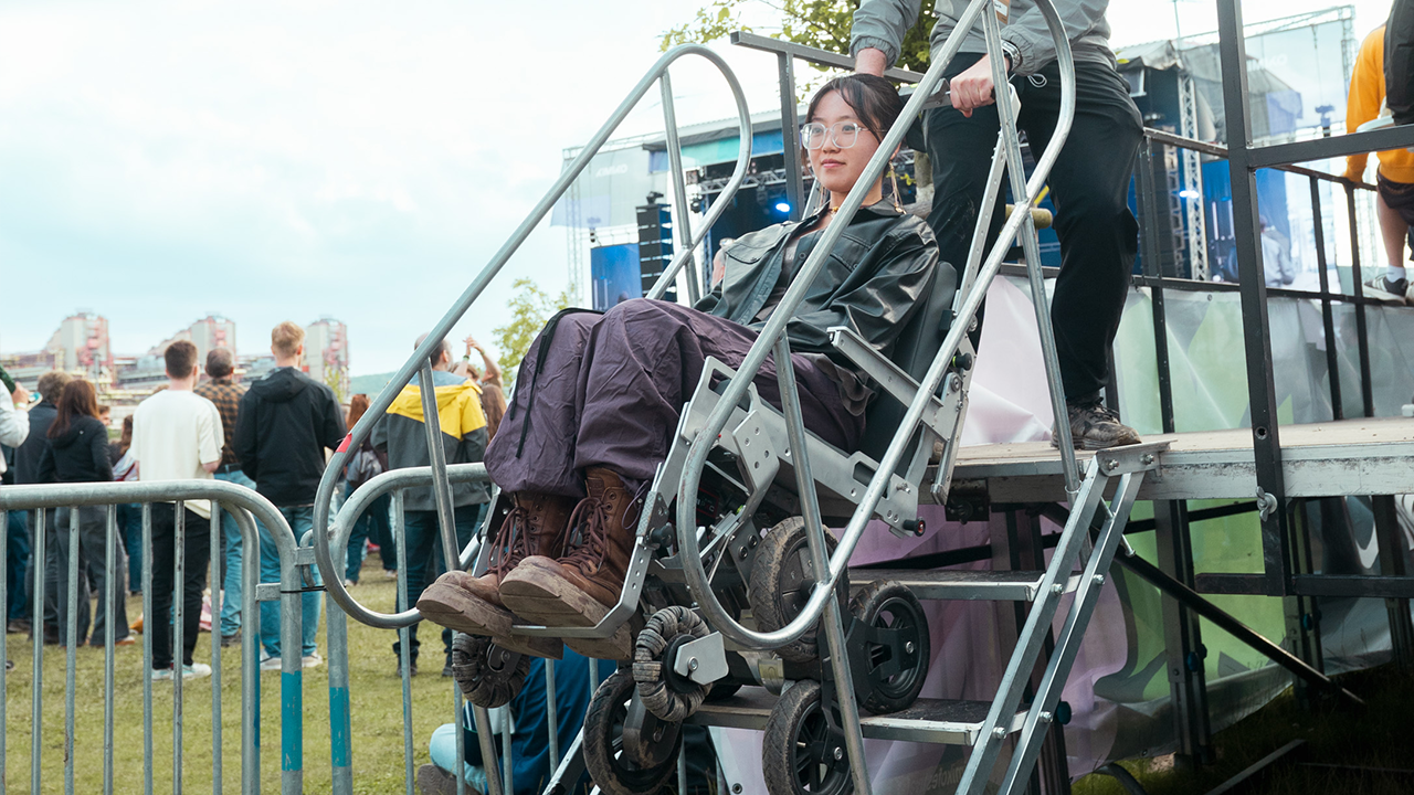 upstair stair-climbing transport chair